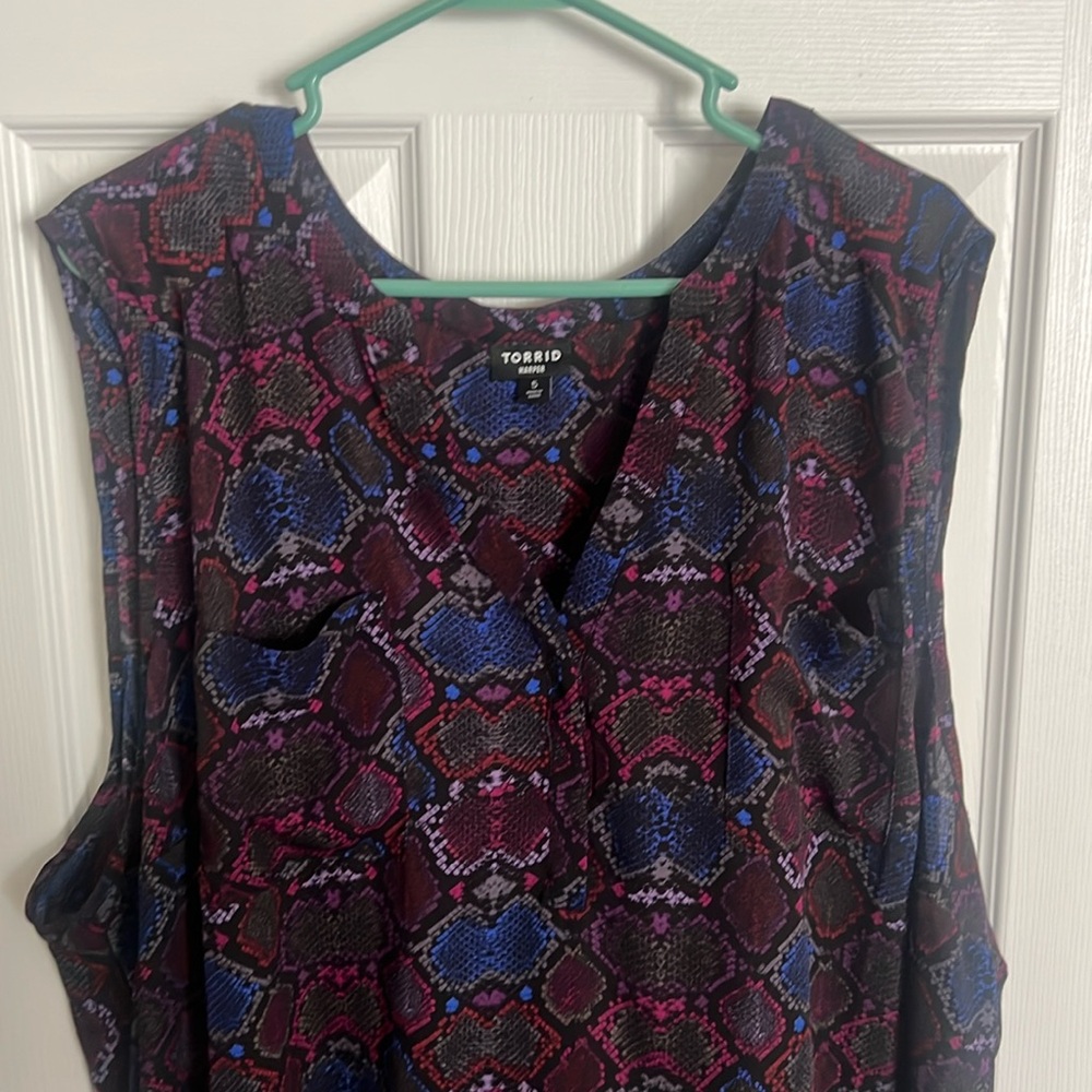 Torrid, Harper, size 5 (28), sleeveless, v neck.